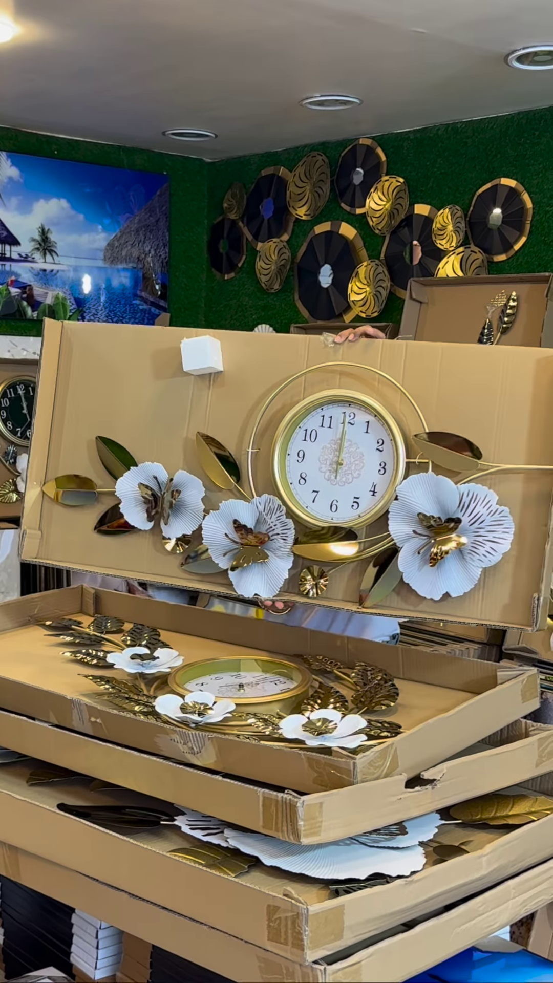 Luxury Large-Scale Floral Wall Clock with Gold and Silver Leaf Accents – Designer Home Decor Statement Piece
