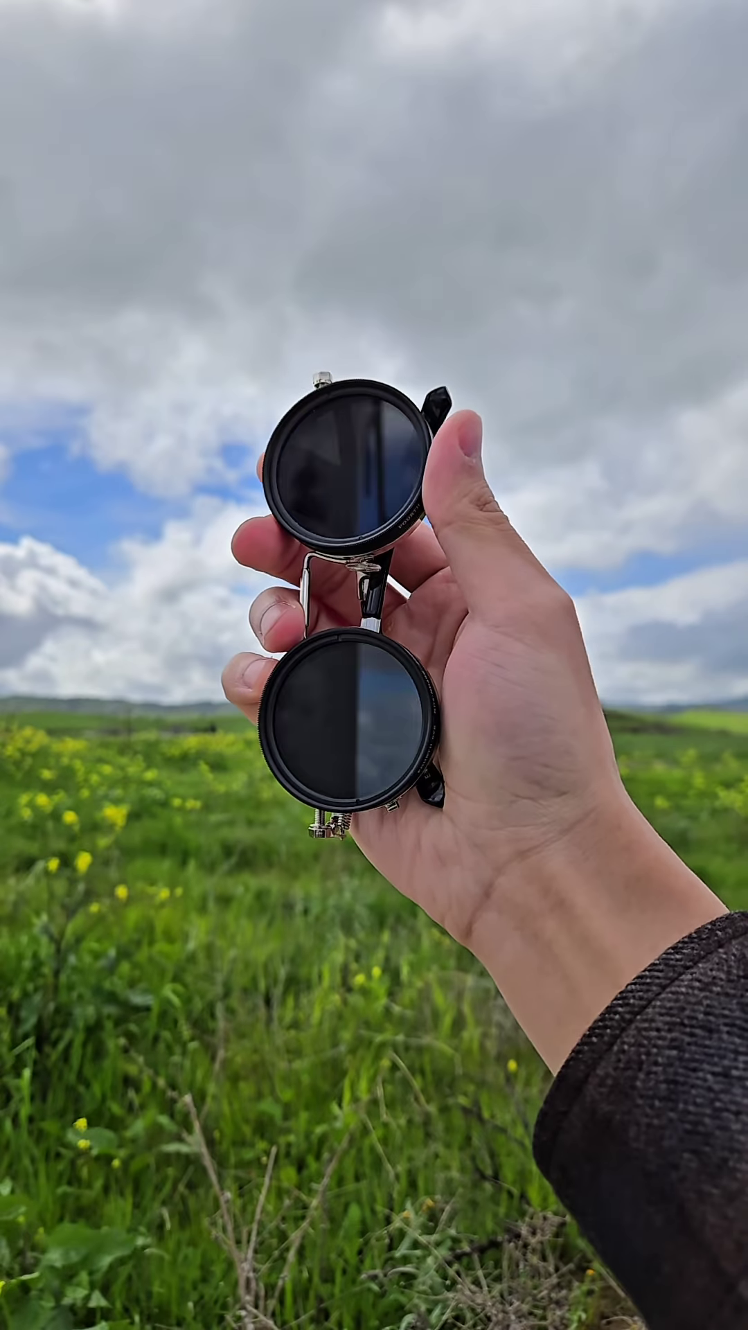 Retro Steampunk Circular Polarized Flip-Up Sunglasses - Vintage Style Round Metal Frame Eyewear